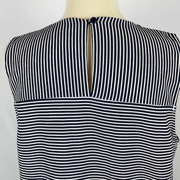 Monteau Sleeveless Blouse with Center Pleat and Keyhole in Back - Size XL - Picture 6 of 10